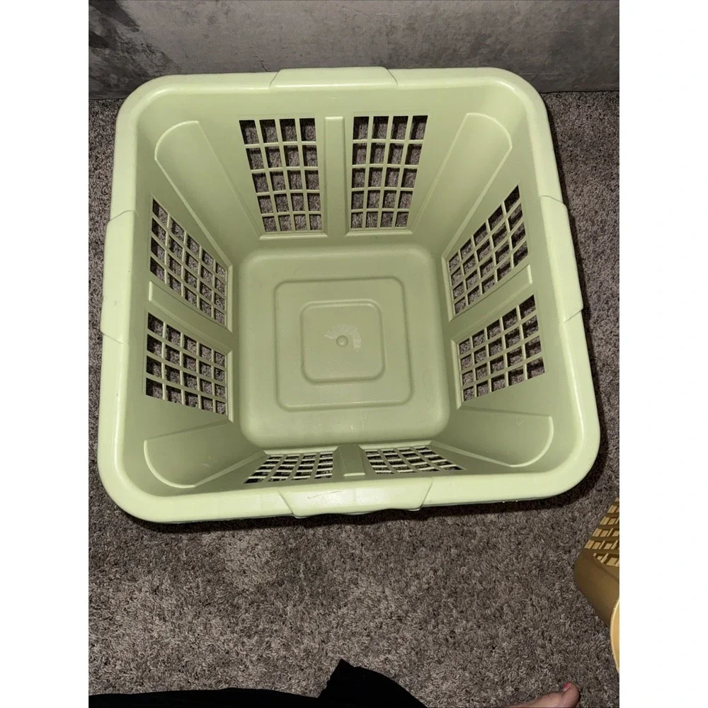 2 Vintage Rubbermaid Square/Rectangle Laundry Baskets‎ 2972 Green & 2965 Mustard